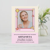 Invitation pour 60e anniversaire Rétro Groovy Fleu (Debout devant)