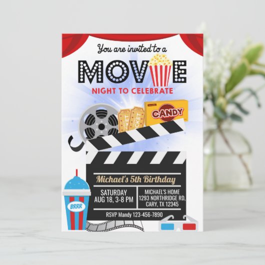 Invitation pour l'anniversaire du garçon de la soi (Debout devant)