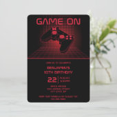 Invitation pour l'anniversaire d'un adolescent jou (Debout devant)