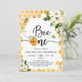 Invitation pour le 1er anniversaire de Bee One Hon (Debout devant)
