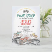 Invitation pour le 4e anniversaire d'un garçon ave (Debout devant)