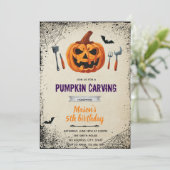 Invitation pour le découpage de citrouille d'Hallo (Debout devant)