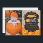 Invitation pour le premier anniversaire de citroui<br><div class="desc">Invitation pour le premier anniversaire de citrouille avec photo personnalisée,  fond orange et toile de jute. Pour une personnalisation plus poussée,  veuillez cliquer sur le bouton "Personnalisez-le" et utiliser notre outil de conception pour modifier ce modèle.</div>