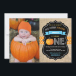 Invitation pour le premier anniversaire de garçon<br><div class="desc">Invitation pour le premier anniversaire de garçon avec photo personnalisée,  orange et bleu,  tableau noir et fond en toile de jute. Pour une personnalisation plus poussée,  veuillez cliquer sur le bouton "Personnaliser" et utiliser notre outil de conception pour modifier ce modèle.</div>
