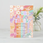 Invitation pour les 3 ans de Dinosaur Rainbow (Debout devant)