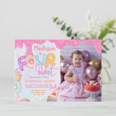 Invitation pour les 4 ans de la douce fille Photo  (Debout devant)