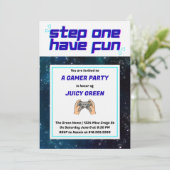 Invitation pour un garçon gamer cool (Debout devant)