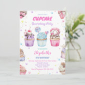 Invitation pour une fête d'anniversaire de Cupcake (Debout devant)