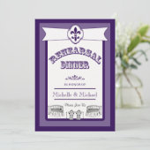 Invitation Pourpre de dîner de répétition de mariage de la (Debout devant)