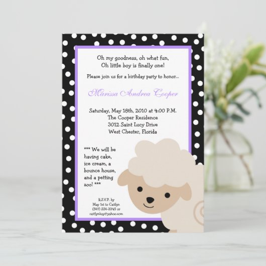 invitation pourpre de fête d'anniversaire de (Debout devant)