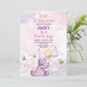 Invitation Premier 1er anniversaire mignon Dinosaure pourpre  (Debout devant)