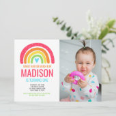Invitation Premier anniversaire de Rainbow moderne (Debout devant)
