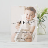 Invitation Premier anniversaire minimaliste d'une photo (Debout devant)
