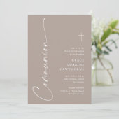 Invitation Première communion élégante moderne script taupe (Debout devant)