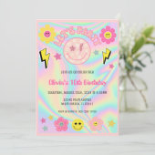 Invitation Preppy Pastel rose Y2K Joyeux fête du visage Anniv (Debout devant)