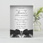Invitation Pretty Silver Black Damask pour les 16  (Debout devant)