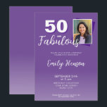 Invitation Purple 50 et Fabulous 50th Birthday Party<br><div class="desc">Purple 50 et Fabulous Surprise 50th Birthday Party Invitation. L'arrière - plan est violet vif et le texte est en blanc. C'est une grande invitation à l'anniversaire pour une fête d'anniversaire de femme.</div>