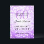 Invitation Purple Bokeh 60th Birthday Enregistrer la date<br><div class="desc">Design élégant "60th Birthday Party" avec lumières Bokeh et nom personnalisé et texte de détails. Facile à utiliser et facile à personnaliser. Commandez aujourd'hui !</div>