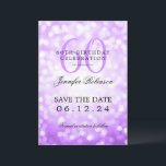 Invitation Purple Bokeh 60th Birthday Enregistrer la date<br><div class="desc">Design élégant "60th Birthday Party" avec lumières Bokeh et nom personnalisé et texte de détails. Facile à utiliser et facile à personnaliser. Commandez aujourd'hui !</div>