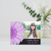 Invitation Purple Daisy Flower Photo Graduation pour elle (Debout devant)