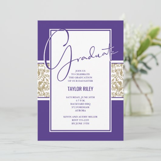 Invitation Purple et Gold Damask Graduation (Debout devant)