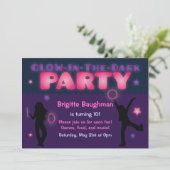 Invitation Purple et rose brillant dans l'obscurité de la fêt (Debout devant)