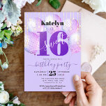 Invitation Purple Parties scintillant Sweet 16 Anniversaire F<br><div class="desc">"Bonne Douce 16". Faites-nous parvenir cette invitation de fête unique, simple, festive, moderne et personnalisée pour un événement à retenir. La typographie grise, graphique, noire et manuscrite recouvre une parties scintillant violette "16", des ballons violets et des lampes à cordes brillantes d'or sur un arrière - plan mauve clair doux....</div>