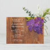 Invitation Purple Periwinkle et Barn Wood Anniversaire Party (Debout devant)