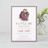 Invitation Purple Polka Dot Baby Girl Dinosaur Hatching (Debout devant)
