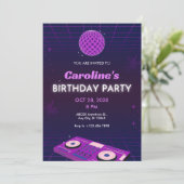 INVITATION PURPLE RETRO NIGHT DJ DISCO BALL ANNIVERSAIRE (Debout devant)