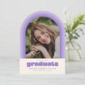 Invitation Purple Retro Striped Arch Graduation Announcement (Debout devant)