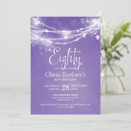 Invitation Purple String Lights 80e fête d'anniversaire (Debout devant)
