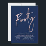 Invitation Quarante | Modern Brush Rose Gold 40th Birthday Pa<br><div class="desc">Célébrez votre journée spéciale avec cette simple et élégante invitation à la fête du 40e anniversaire. Ce design est composé d'un script de brosse en or chic rose "Quarante" avec une disposition propre sur un arrière - plan bleu marine. Vous pouvez customiser le texte et la couleur arrière - plan....</div>