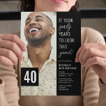 Invitation Quarante Noir & Blanc 40e Anniversaire Photo<br><div class="desc">Créez des moments inoubliables avec nos invitations modernes à la fête du 40e anniversaire! Caractérisés par un arrière - plan noir sophistiqué et un proverbe amusant : "Il a fallu quarante ans pour paraître aussi bien !", ces invitations offrent également un modèle de texte pratique que vous pouvez customiser facilement....</div>