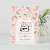 Invitation Quatre anniversaire de enfant de fraise sucrée (Debout devant)