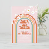 Invitation Quatre Ever Jeune marguerite arc-en-ciel 4E annive (Debout devant)