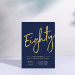 Invitation Quatre-vingts | Gold & Navy Lettering 80th Birthda<br><div class="desc">Célébrez votre journée spéciale avec cette simple et élégante invitation à la fête du 80e anniversaire. Ce design comprend un script de brosse "Eighty" avec une mise en page propre en combinaison bleu marine et or. D'autres conceptions et fournitures de fête sont disponibles à ma boutique BaraBomDesign.</div>