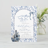 Invitation Quelque chose Blue Bow Vin bouteille Rose Floral (Debout devant)