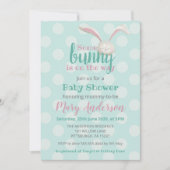 Invitation Quelqu'un est en route, lapin sur des points de po (Devant)