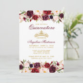 Invitation Quinceanera Bourgogne Floral Couronne Or (Debout devant)
