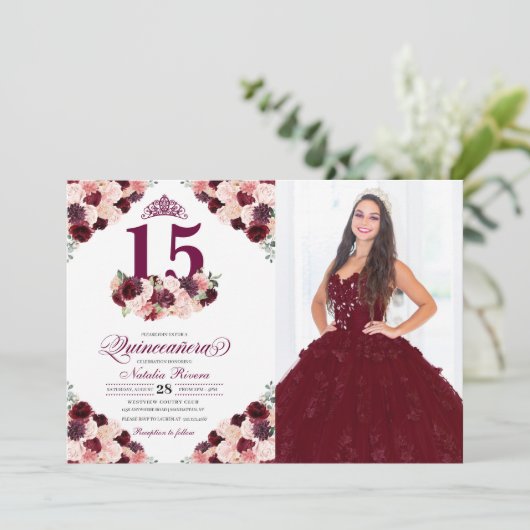 Invitation Quinceanera florale rose de Bourgogne (Debout devant)