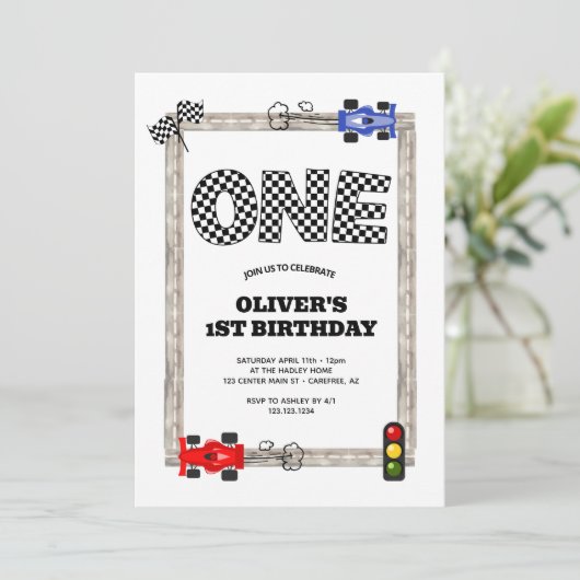 Invitation Race Car Checker Drapeau Boy 1er anniversaire (Debout devant)