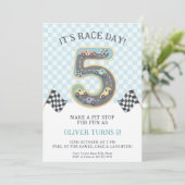 Invitation Race Day Fifth Birthday (Debout devant)