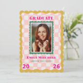 Invitation Rainbow Checkered Grad Announcement with Photo (Debout devant)