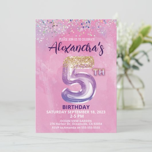 Invitation Rainbow Girl Foil Balloon 5e anniversaire Invitati (Debout devant)