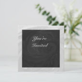 Invitation Rainy Sky Grey et le Monogramme noir (Debout devant)