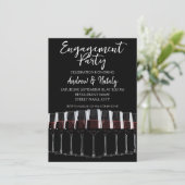 Invitation Rangée de verres à vin avec du vin rouge sur fond (Debout devant)