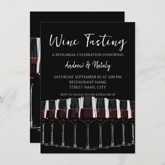 Invitation Rangée de verres à vin avec vin rouge sur noir. (Devant / Derrière)