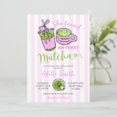 Invitation Rayure rose moderne Elle a trouvé son matcha parfa (Debout devant)