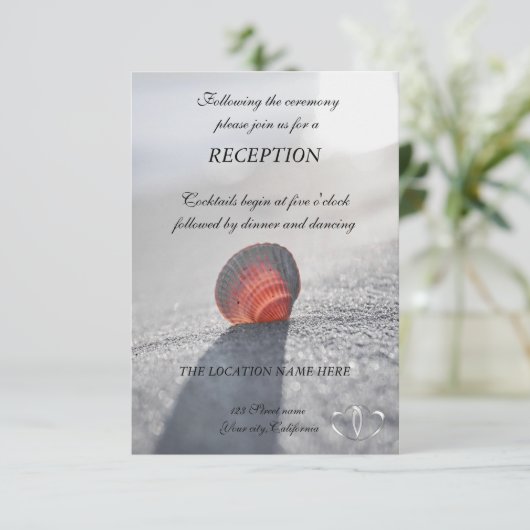 Invitation Réception simple coquillage de plage, coeurs (Debout devant)